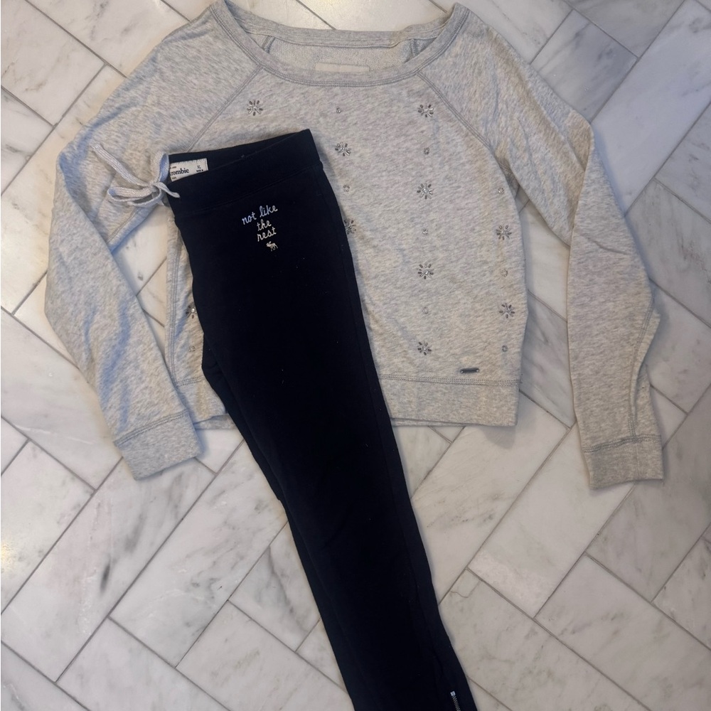 Abercrombie kids Sweatshirt and Black Joggers Set